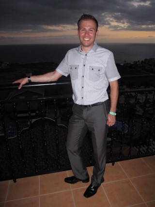 Me_dressed_up_at_night_tenerife