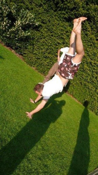 Me_in_handstand