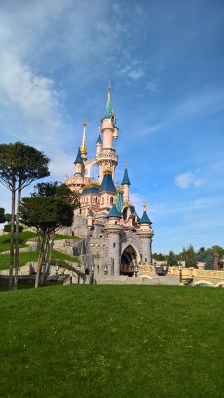 Castle_disney_land_paris_oct_2019