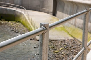 Railings_by_the_beach