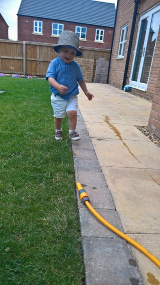 Ethan_with_the_hose_pipe_june_2017