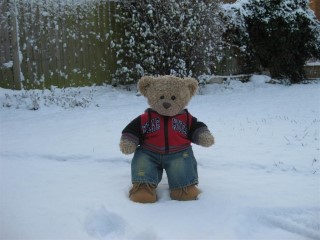 Mini_me_in_the_snow