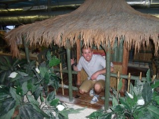 Adventure_island_mini_golf_june_2014_hut_me