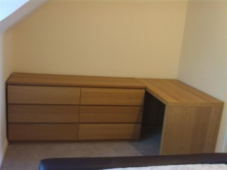Bedroom_2_draws_and_desk