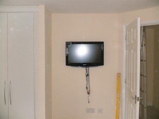 Bedroom_lcd_hung