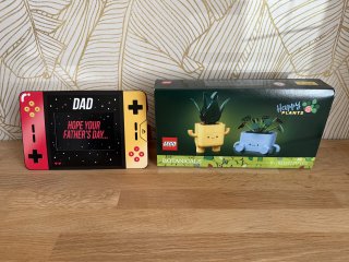 Card_and_present_fathers_day_june_2025