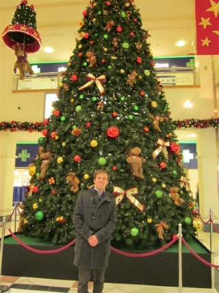 Chrismtas_tree_and_i_shopping_day_dec_2011