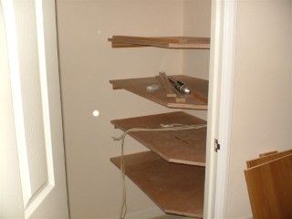 Cupboard_with_shelves_empty