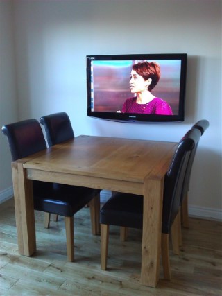 Dining_room_wall_mounted_tv_and_table