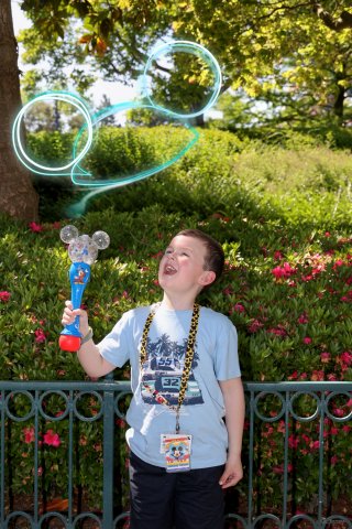 Ethan_30_year_balloon_wednesday_disney_land_paris_may_2023