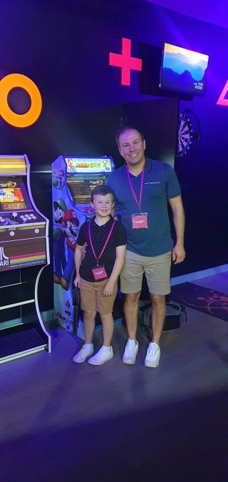 Ethan_and_i_arcade_machine_sunday_milton_keynes_oct_2023
