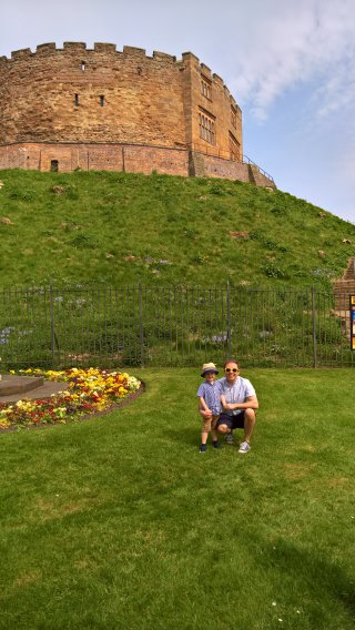 Ethan_and_i_outside_tamworth_castle_april_2019