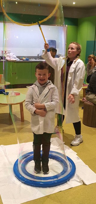Ethan_bubble_halloween_spooky_science_wednesday_center_parcs_oct_2022