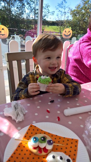 Ethan_green_pumpkin_picking_and_cake_decorating_oct_2018