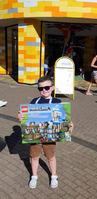 Ethan_minecraft_llama_saturday_legoland_july_2022