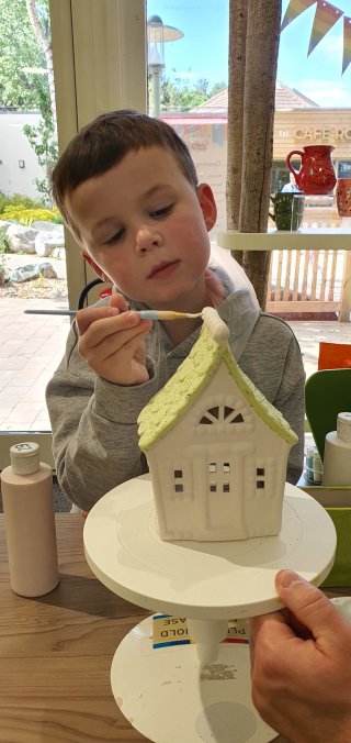 Ethan_painting_friday_center_parcs_may_2022