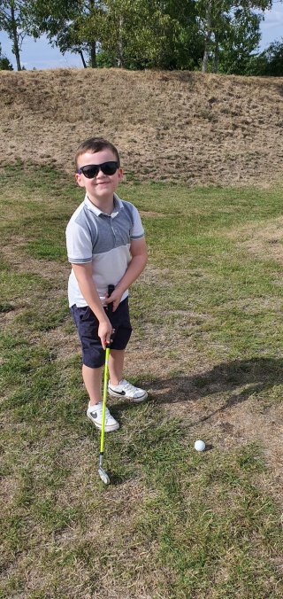 Ethan_pepper_family_pitch_and_putt_blaby_aug_2022