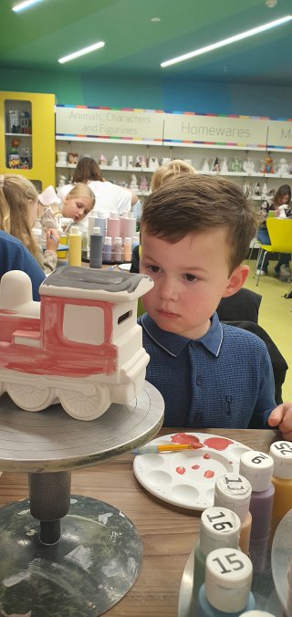 Ethan_pottery_painting_thursday_center_parcs_oct_2022