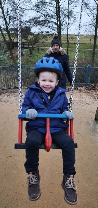 Ethan_swing_ryton_pools_country_park_jan_2020