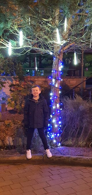 Ethan_tree_lights_monday_center_parcs_feb_2023