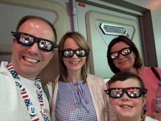 Family_3d_glasses_thursday_disney_paris_may_2025