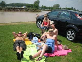 Family_picnic_bosworth_jun_10