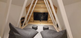 Feature_wall_loft_finished_june_2021