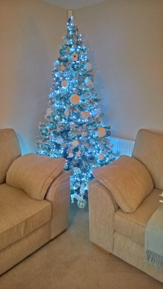 Finished_tree_putting_up_the_christmas_tree_dec_2018