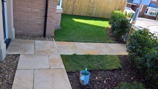 Front_garden_fencing_september_2016_path