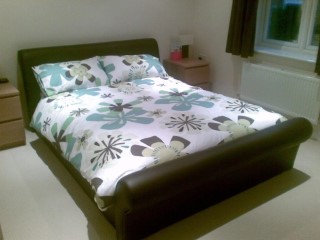 Green_flowered_bedsheets_on