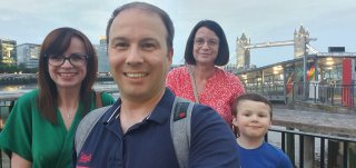 Group_tower_bridge_sunday_london_aug_2022