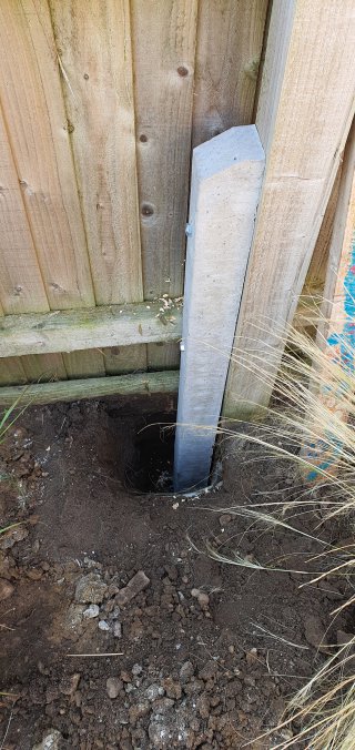 Hole_dug_concrete_fence_posts_sept_2020