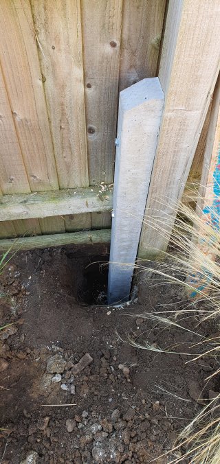 Hole Dug Concrete Fence Posts Sept 2020