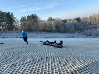 Kids_sno-tubing_swadlincote_snowsports_centre_jan_2025
