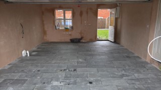 Lay_natural_grey_slate_floor_garage_feb_2016_all_laid