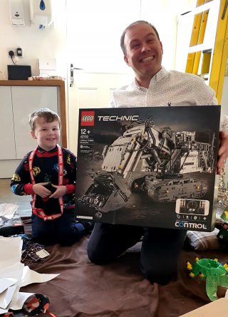 Me_lego_42100_christmas_day_dec_2020