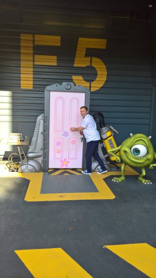 Me_monsters_inc_door_monday_disneyland_paris_oct_2018