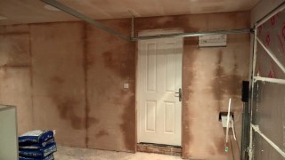 Plastering_the_garage_right_door_february_2016