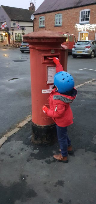 Postbox_posting_letter_to_santa_nov_2020