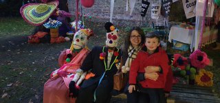 Rachel_and_ethan_bench_cosby_halloween_knitting_oct_2021