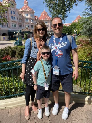 Rachel_ethan_and_i_entrance_tuesday_disney_land_paris_may_2023