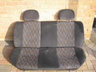 Rear_headrests_in