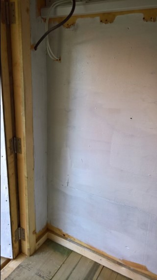 Shed_progress_december_2016_corner_painted