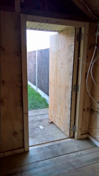 Shed_progress_december_2016_door_architrave