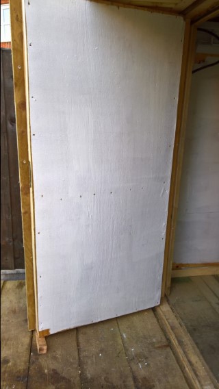 Shed_progress_december_2016_door_painted
