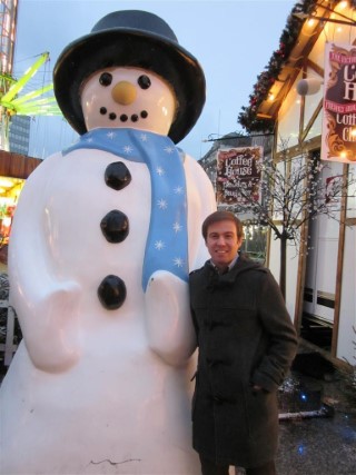 Snowman_and_i_shopping_day_dec_2011