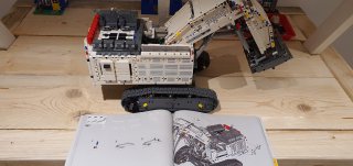 Step_767_bag_4_complete_lego_liebherr_digger_july_2021