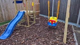 Swing_set_and_shed_progress_november_2016_swing_finished