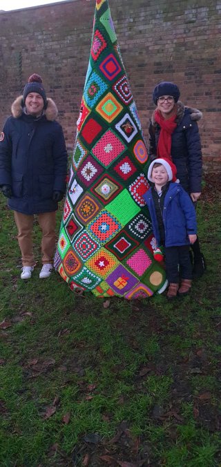 The_family_tree_cosby_christmas_knitting_bomb_dec_2020