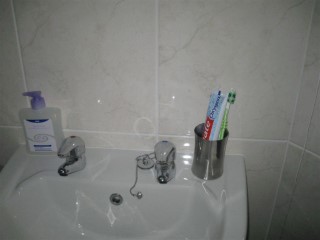 Toothbrush_holder